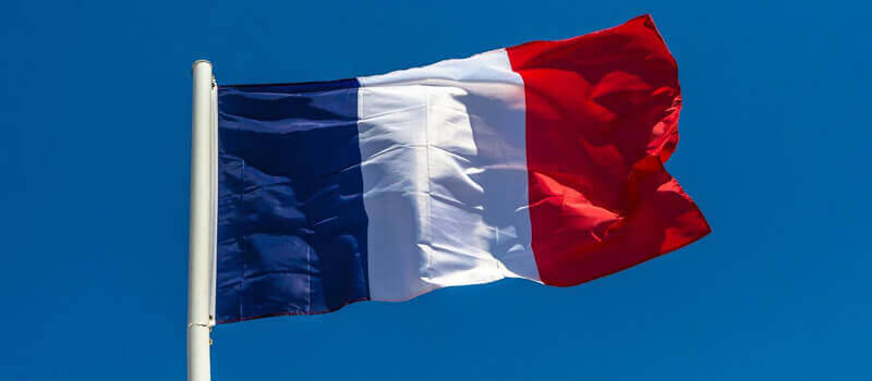 França. Conselho Constitucional rejeita várias medidas da lei da emigração