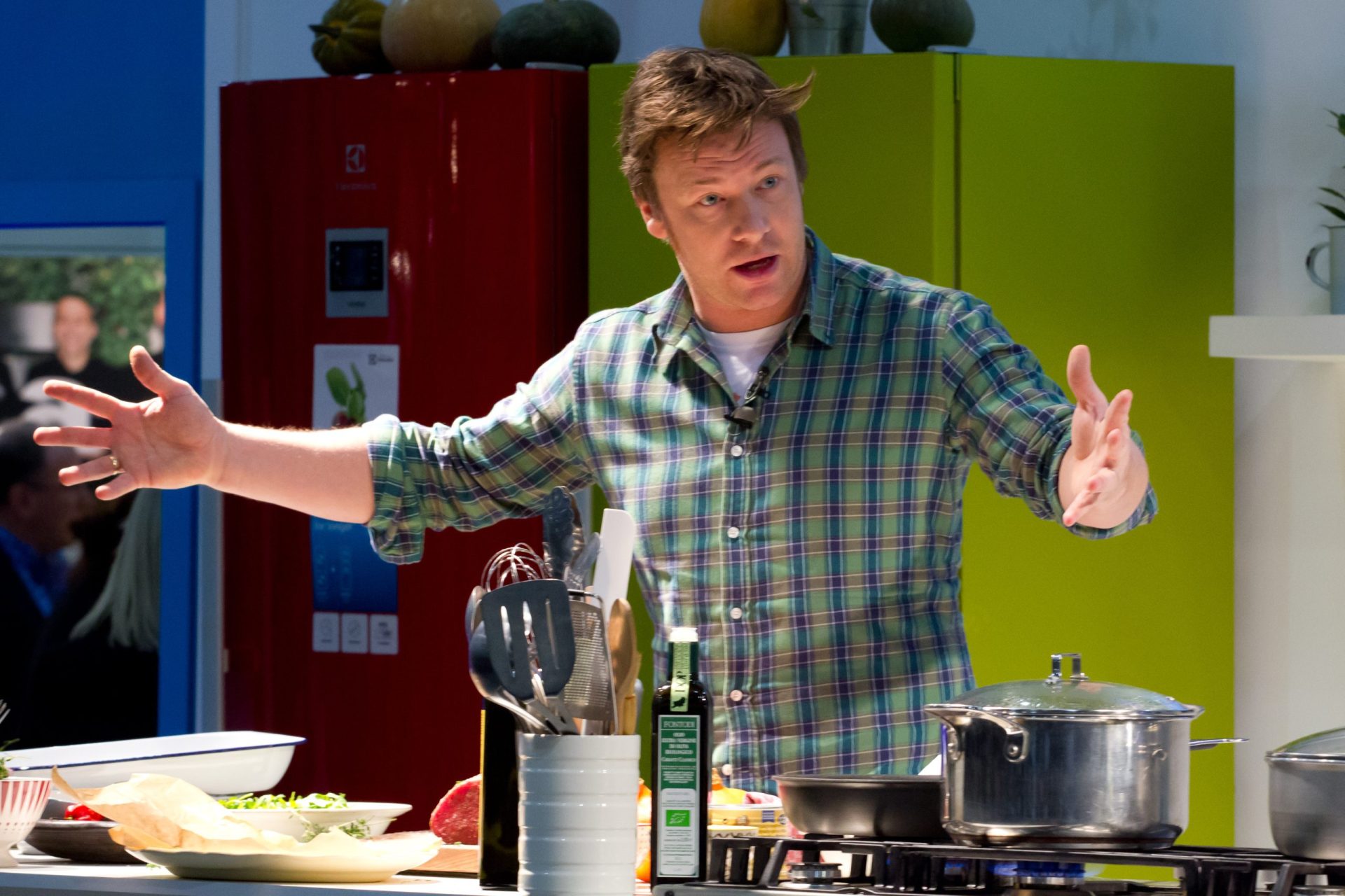 Os 14 alimentos que o ajudam a viver até aos 100, segundo Jamie Oliver