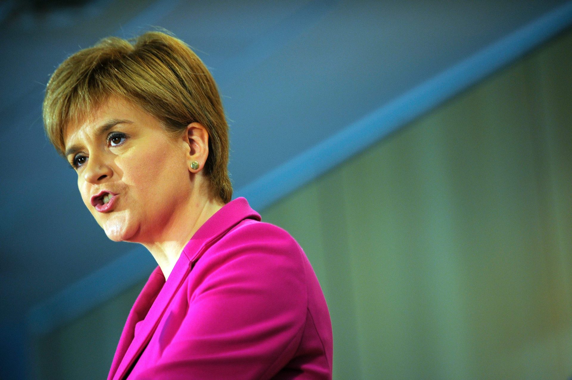 Indomável Sturgeon cobiça novo referendo à independência da Escócia