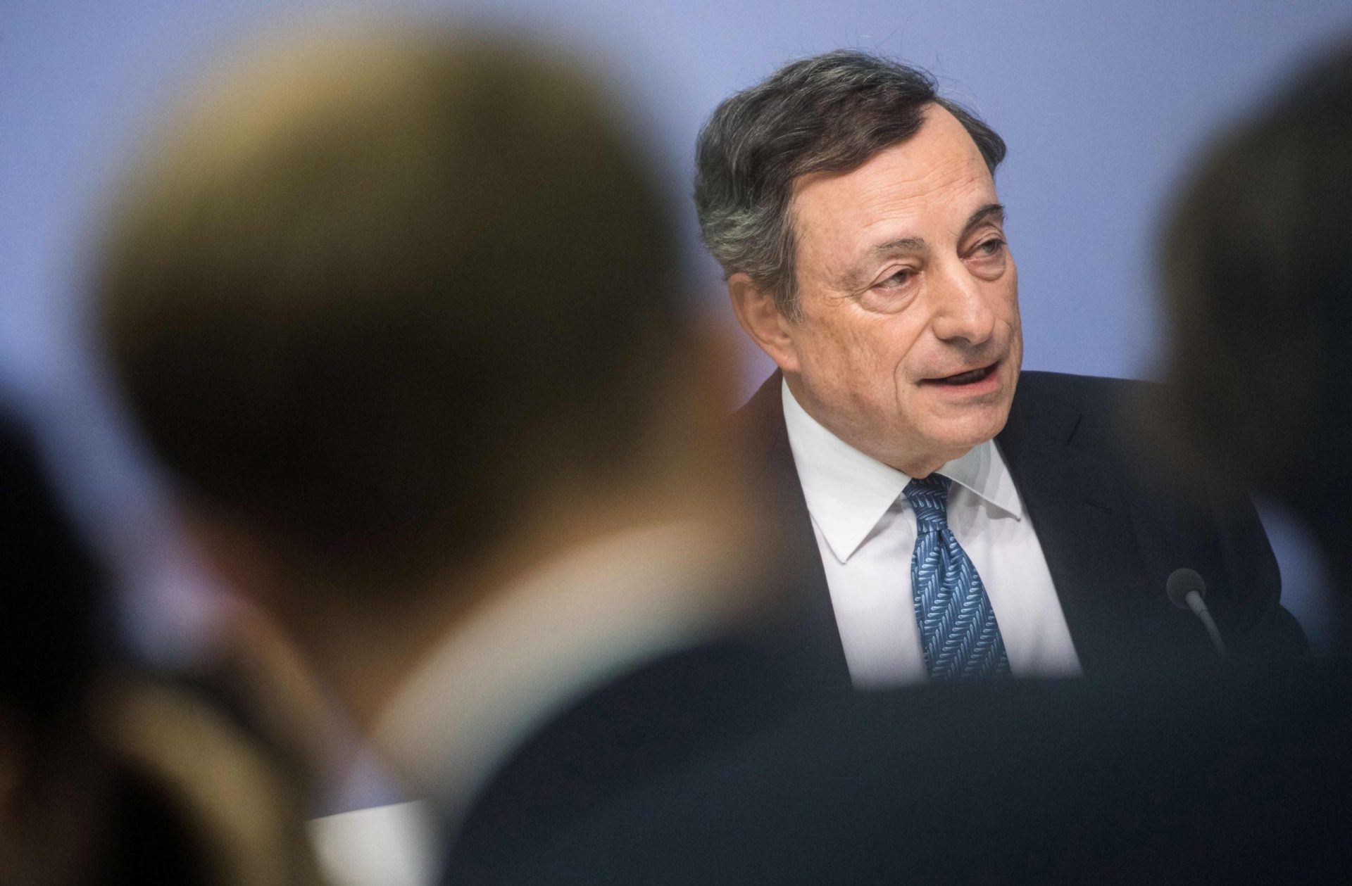 Mario Draghi fala em “progressos notáveis” mas deixa aviso a Costa