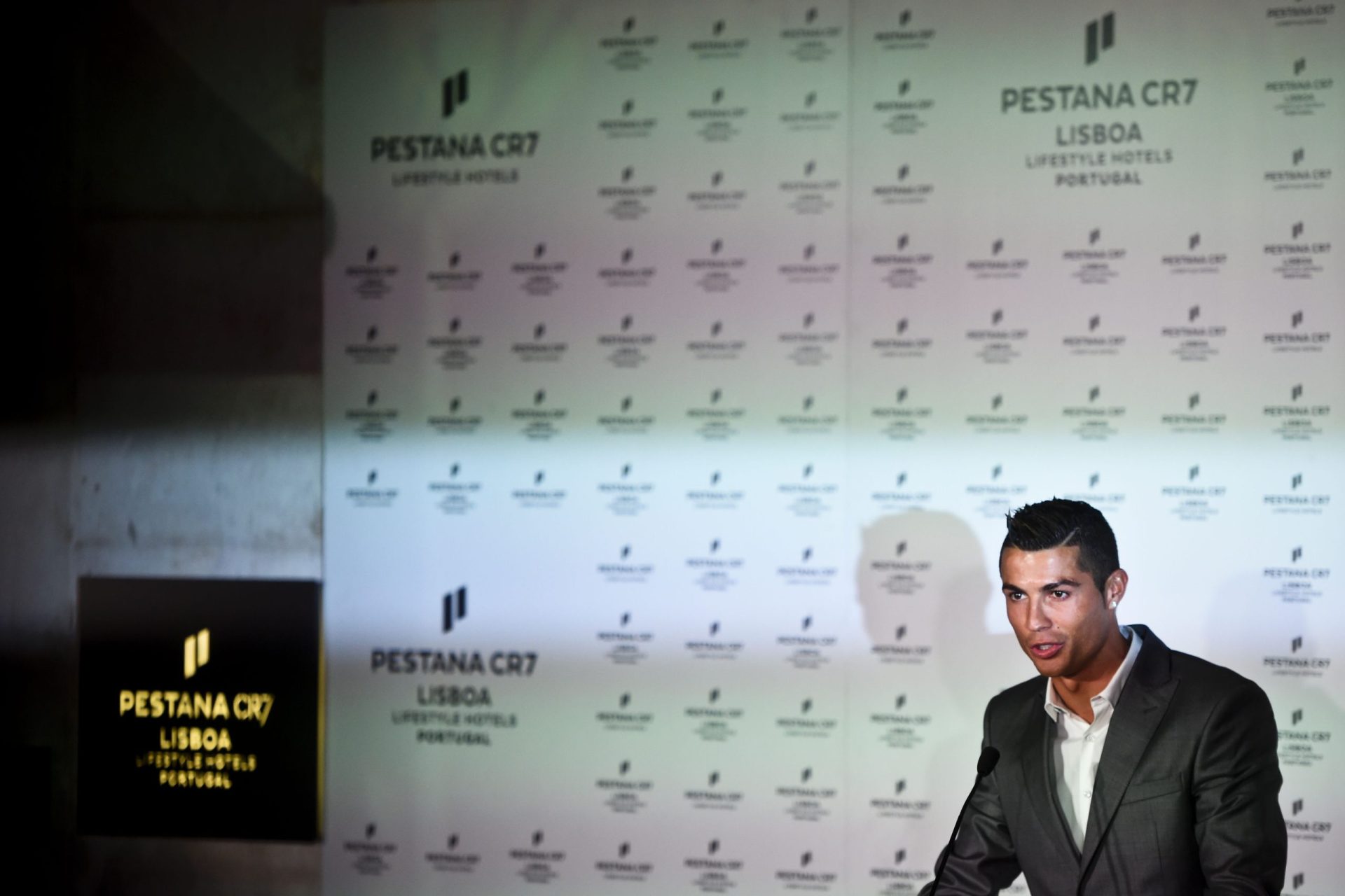 Cristiano Ronaldo inaugura hotel em Lisboa. “A vida não é só futebol”