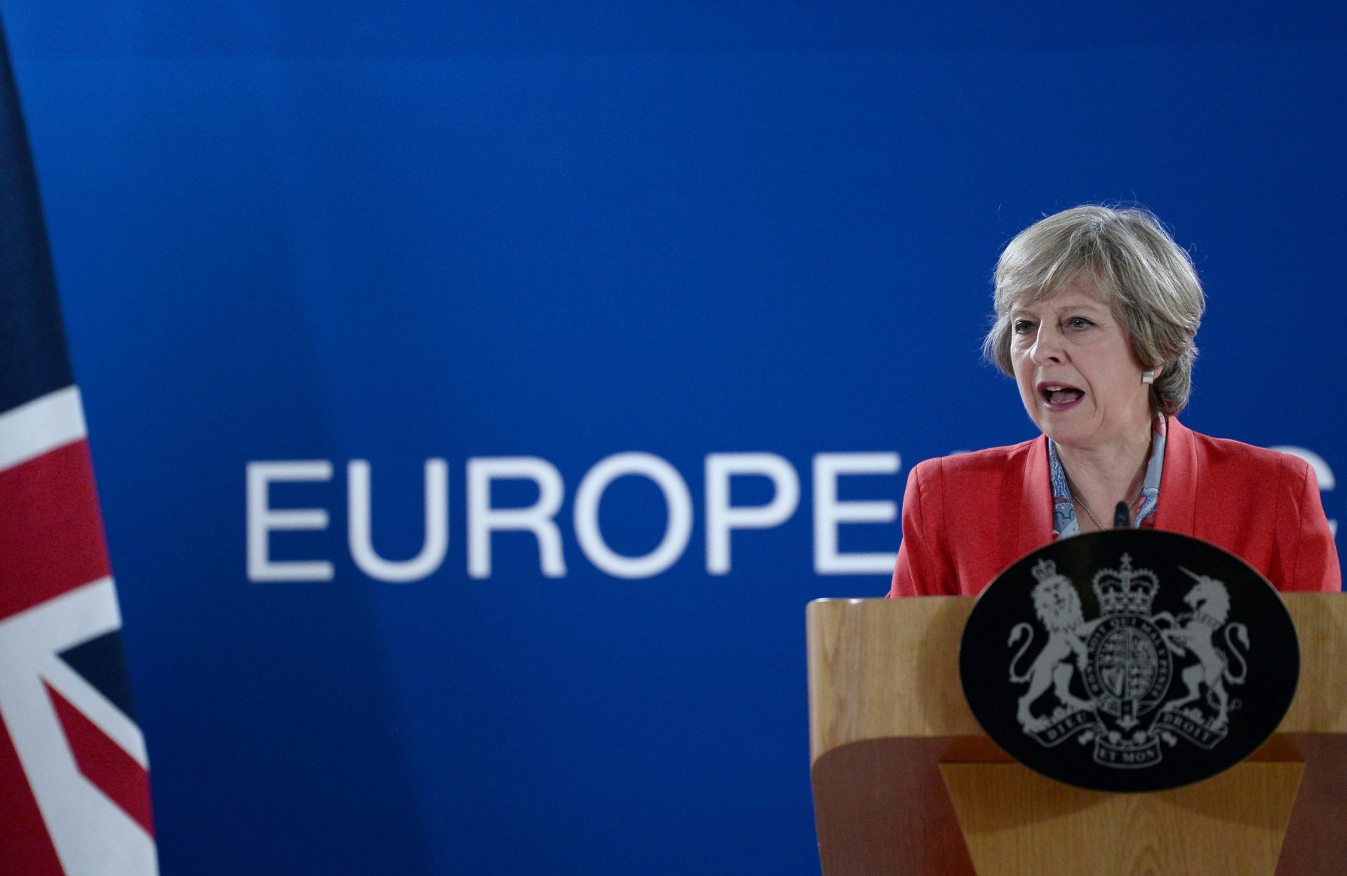 Reino Unido. May receava o Brexit antes do referendo