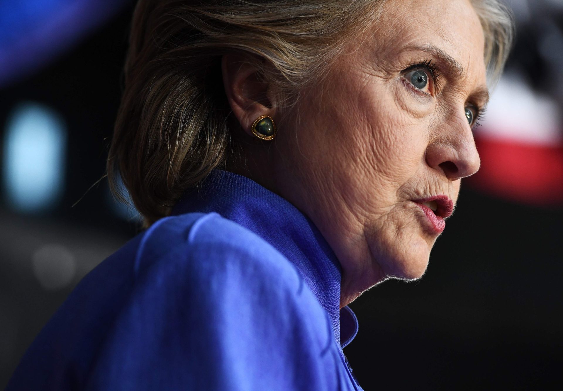 EUA. Hillary enfrenta de novo “o raio dos emails”