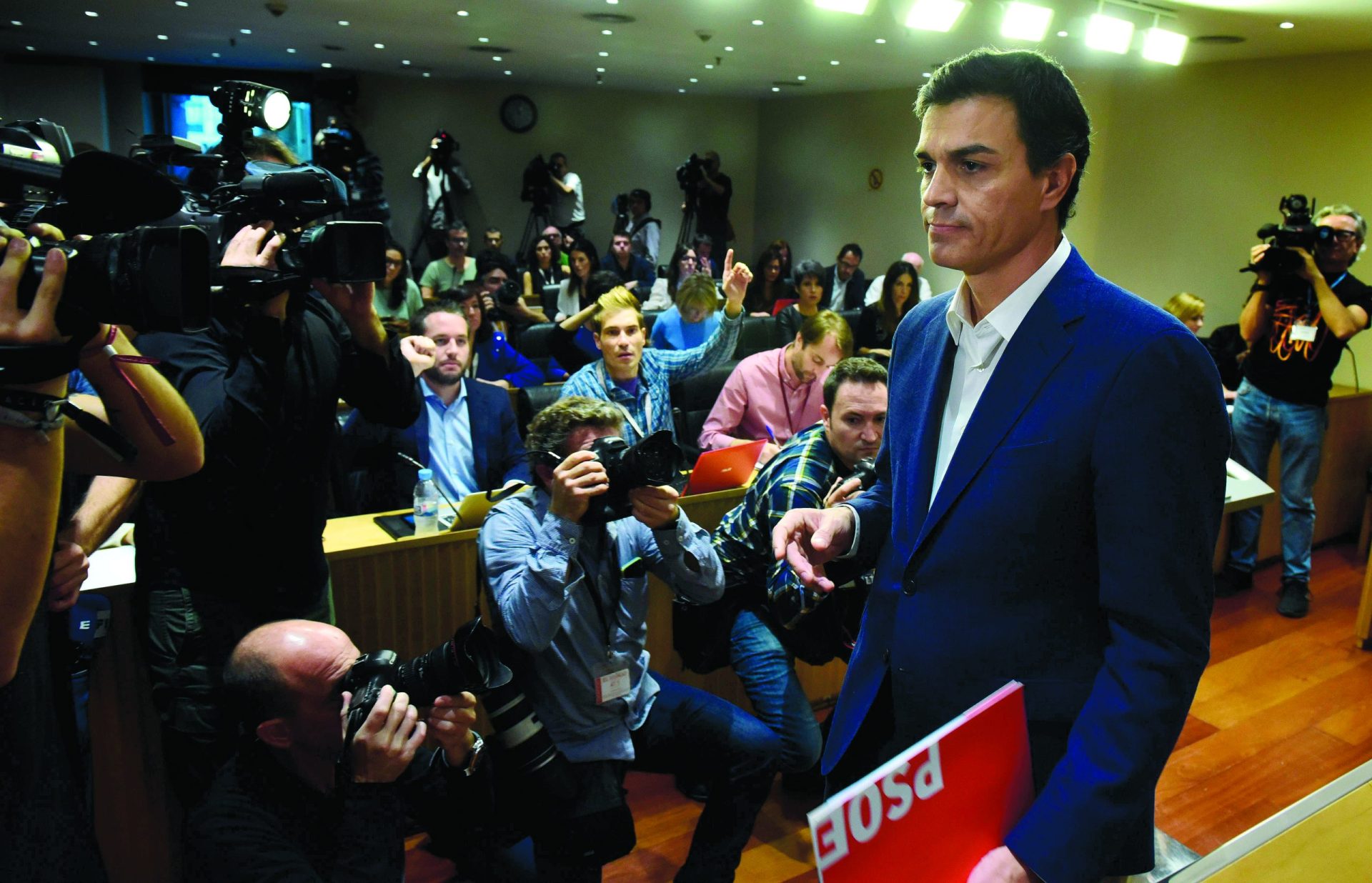 Sánchez acusa “El País” de ter conspirado contra governo de esquerda