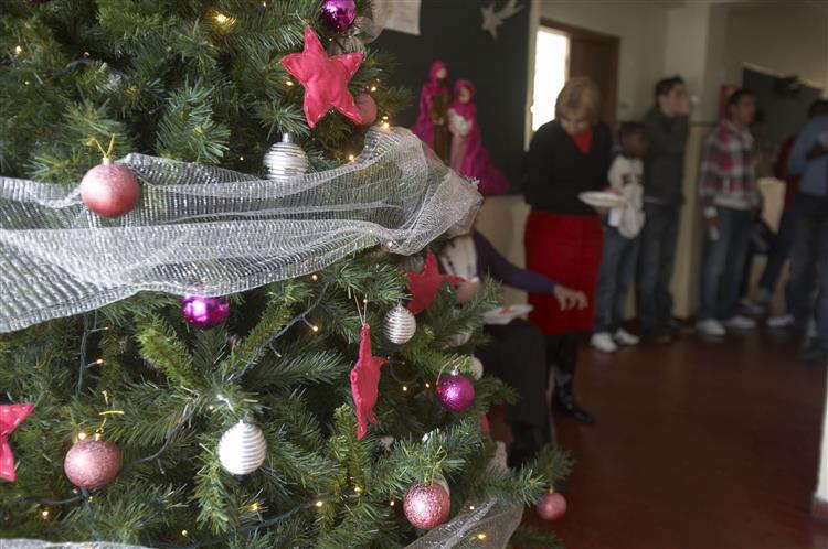 Sabe por que penduramos bolas na árvore de Natal?