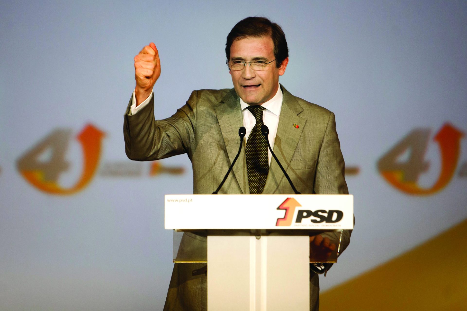 Ex-dirigente do PSD aconselha Passos a estar de “olhos bem abertos com as raposas que tem no galinheiro”