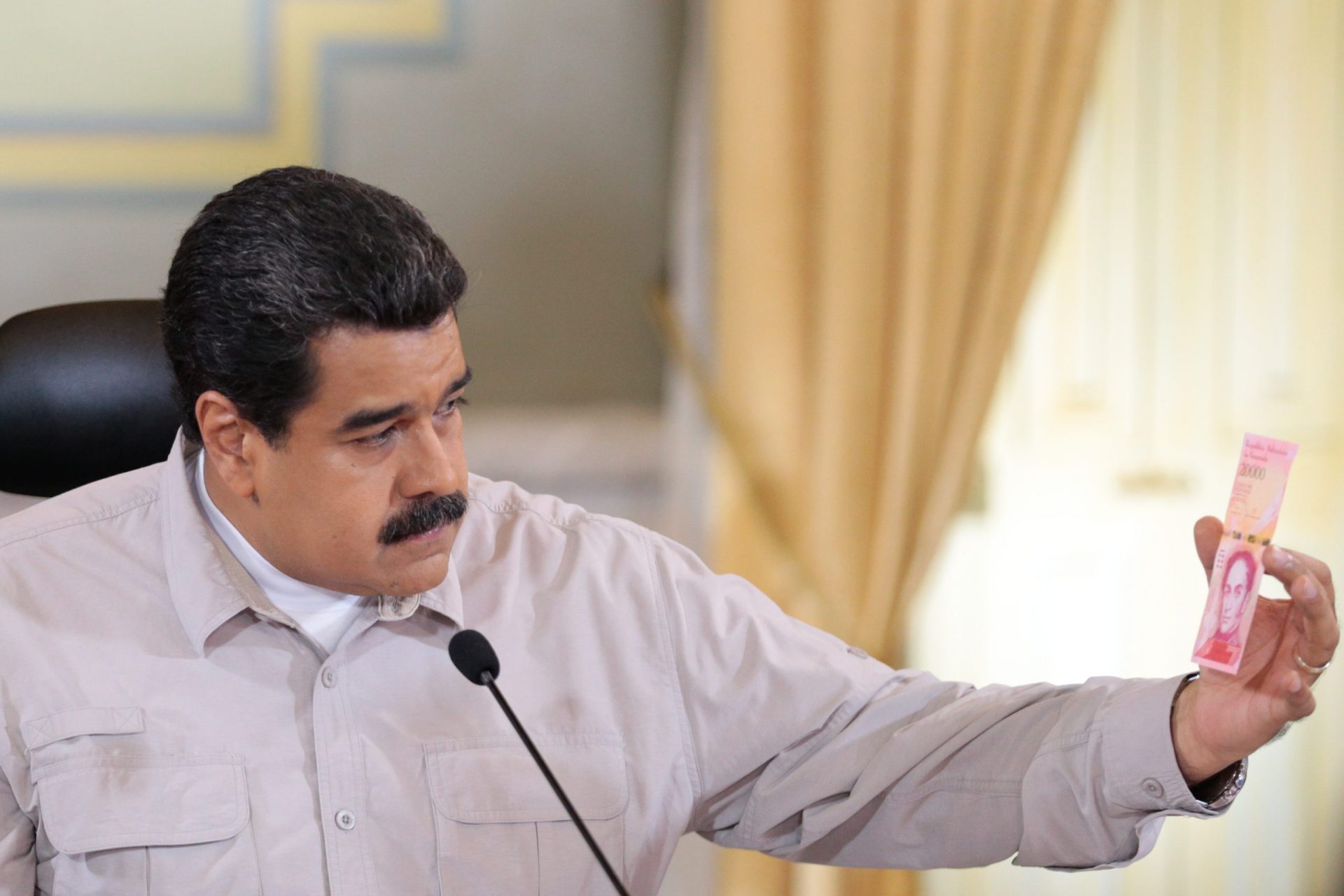 Venezuela. Maduro adia introdução de novas notas para depois do ano novo