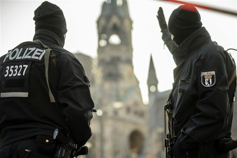 Polícia alemã deteve suspeito de ser cúmplice do ataque de Berlim