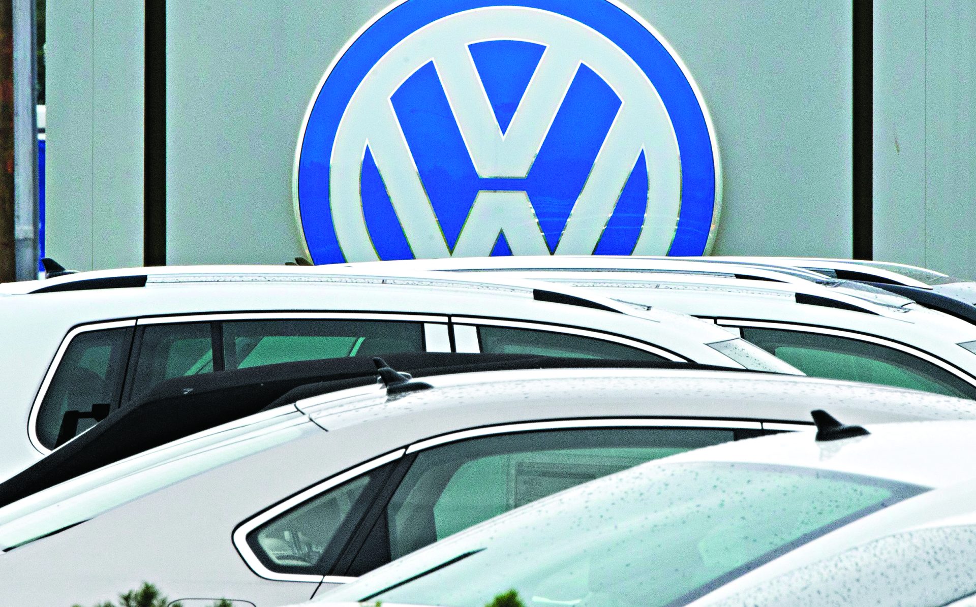 Automóvel. VW aposta nas pessoas e serviços das novas tecnolgias