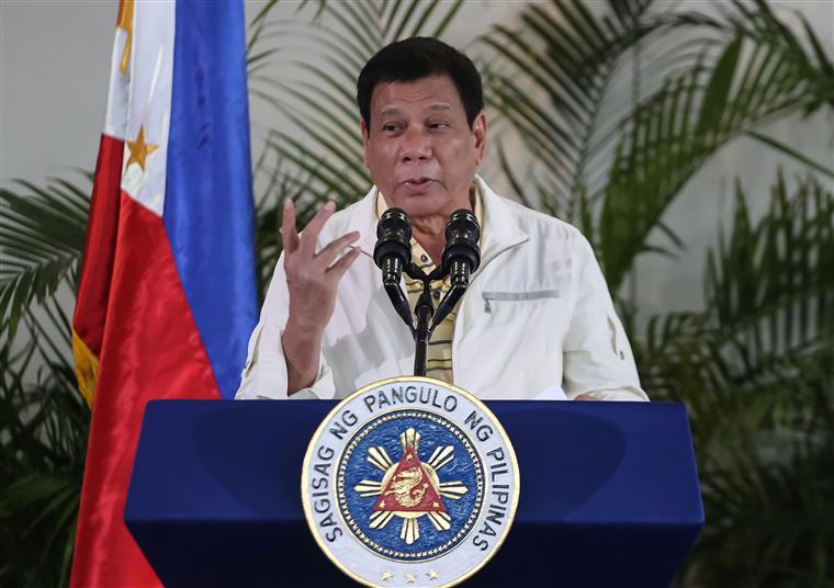 Filipinas. Duterte confessou ter atirado um homem de um helicóptero