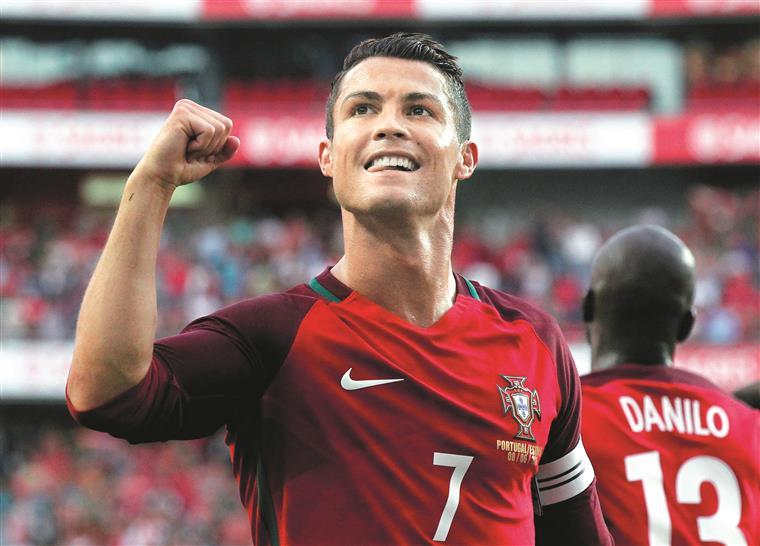 Ronaldo é a estrela mundial do ano e o melhor marcador internacional