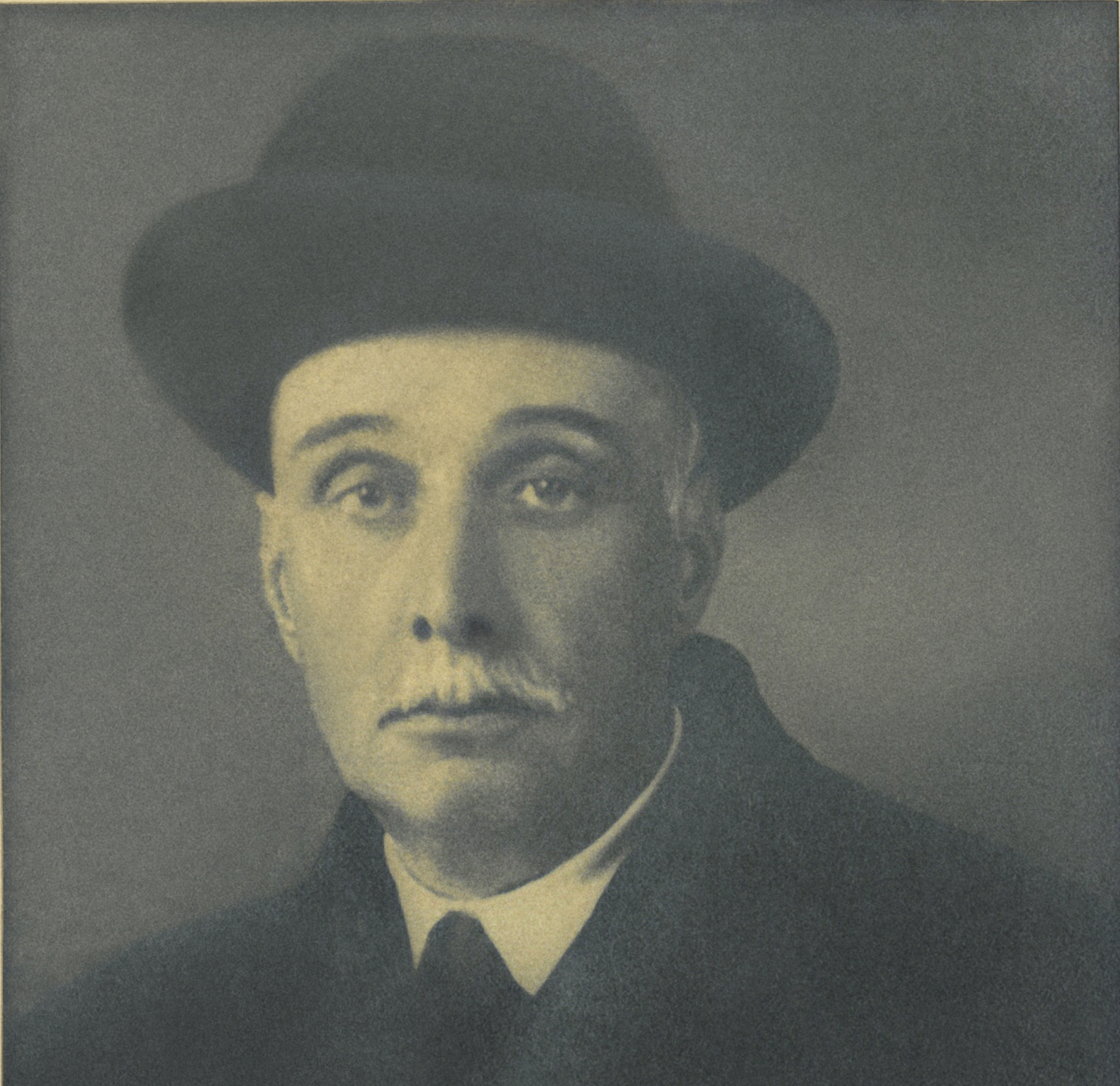 Raul Brandão (12 de Março de 1867 – 5 de Dezembro de 1930). O escritor em luta com um fantasma