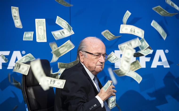 FIFA. Blatter diz-se “ignorado” por Gianni Infantino