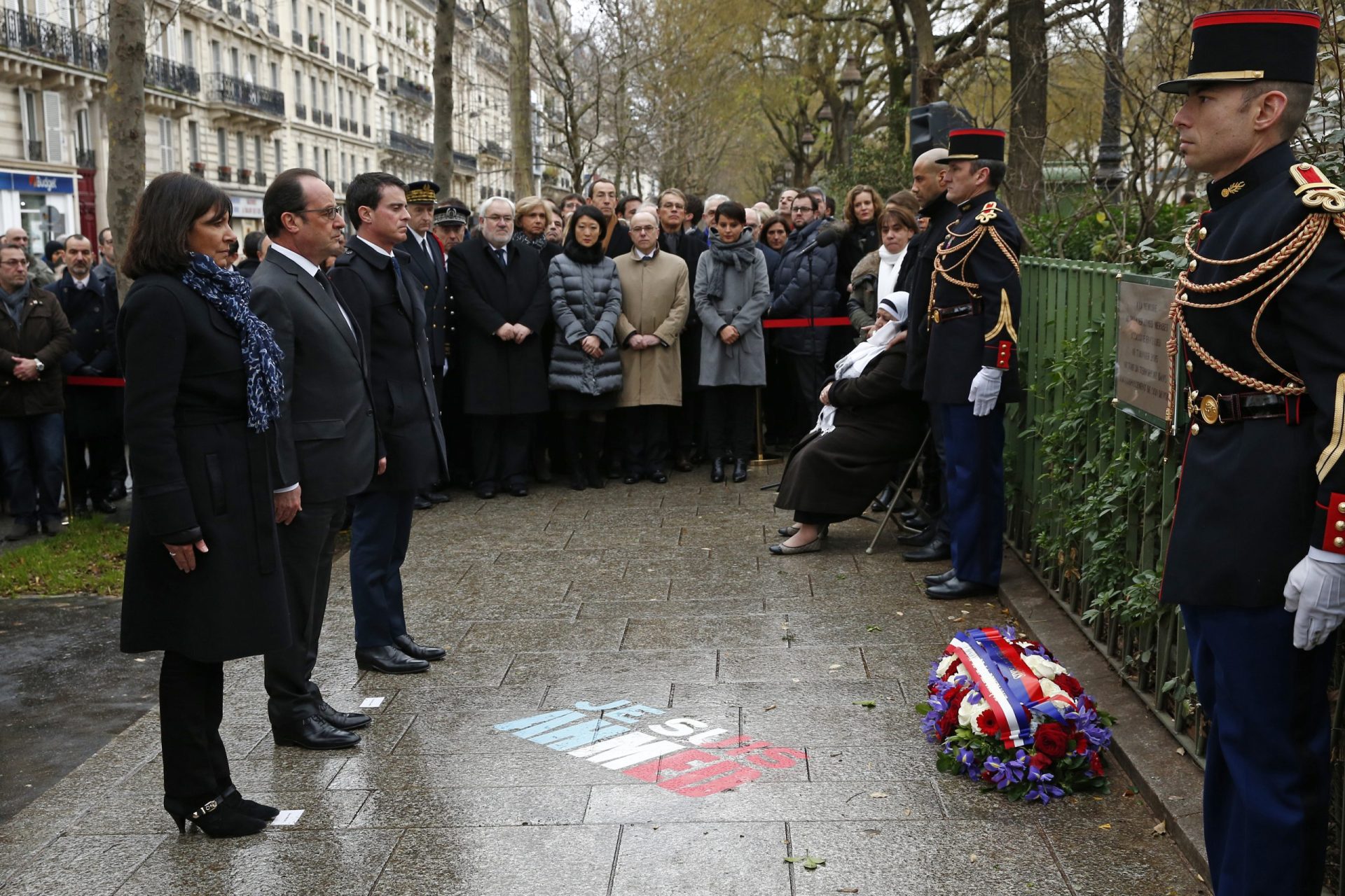Hollande faz homenagem às vítimas do “Charlie Hebdo”
