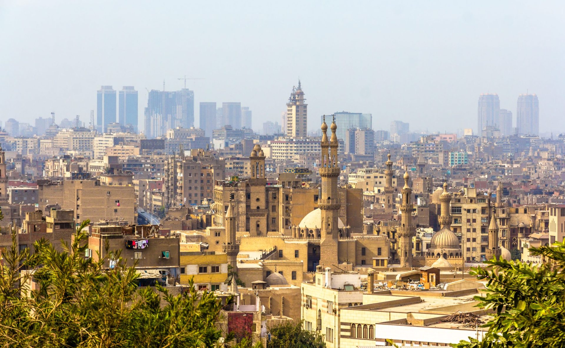 Homens armados atacam hotel no Cairo