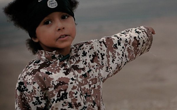 Criança de 4 anos usada como propaganda do Estado Islâmico