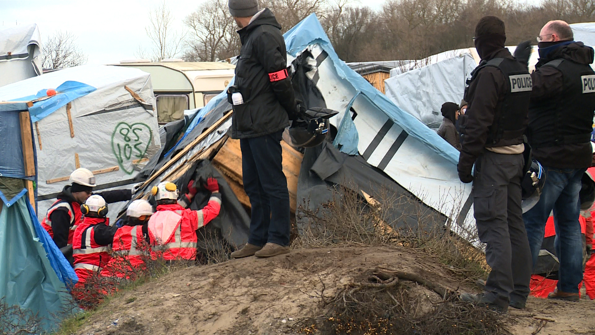 Polícia iniciou desmantelamento da “Selva de Calais”