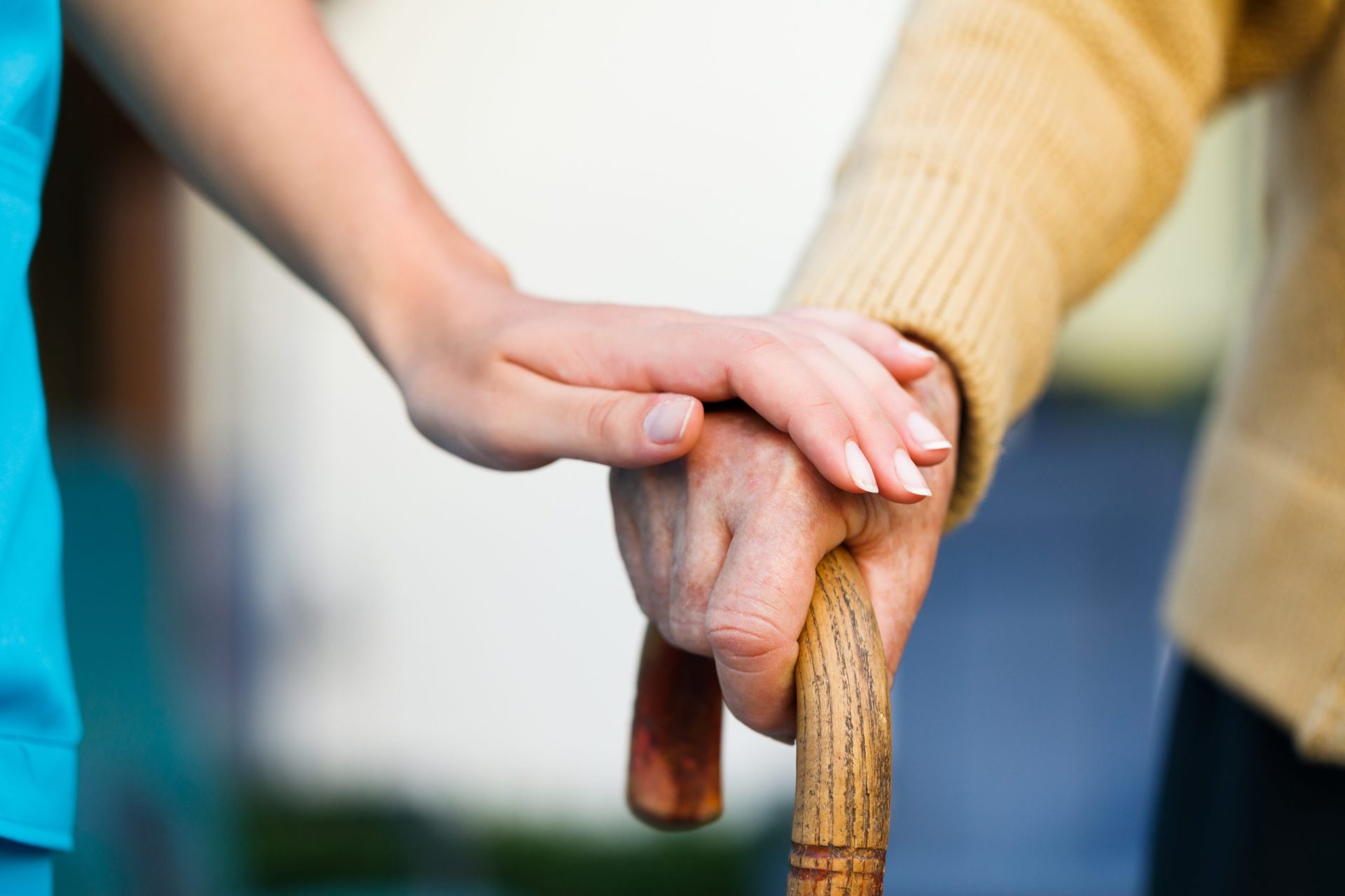 Quem ajuda idosos em casa vai ter horários mais flexíveis