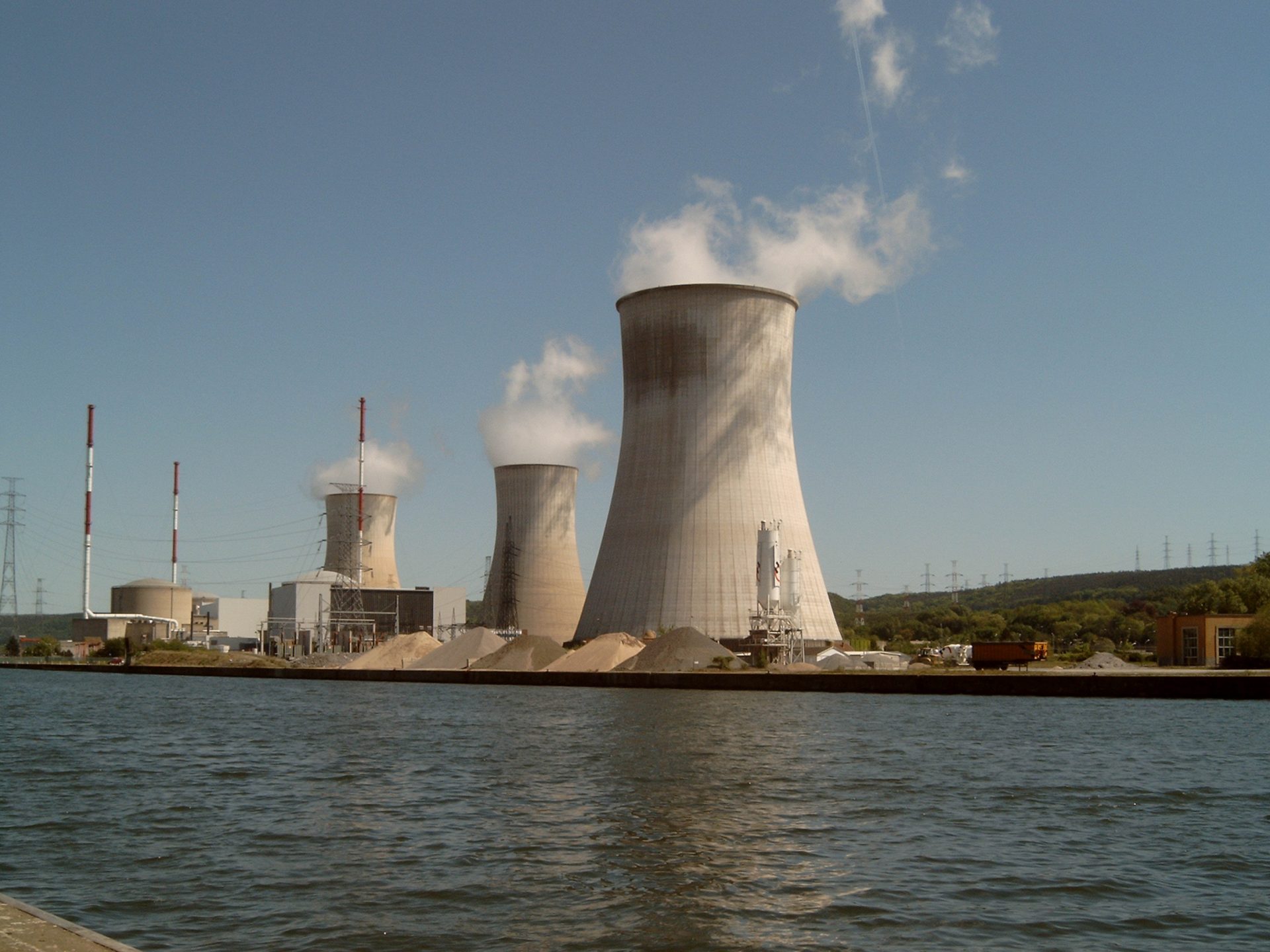 Central nuclear belga evacuada