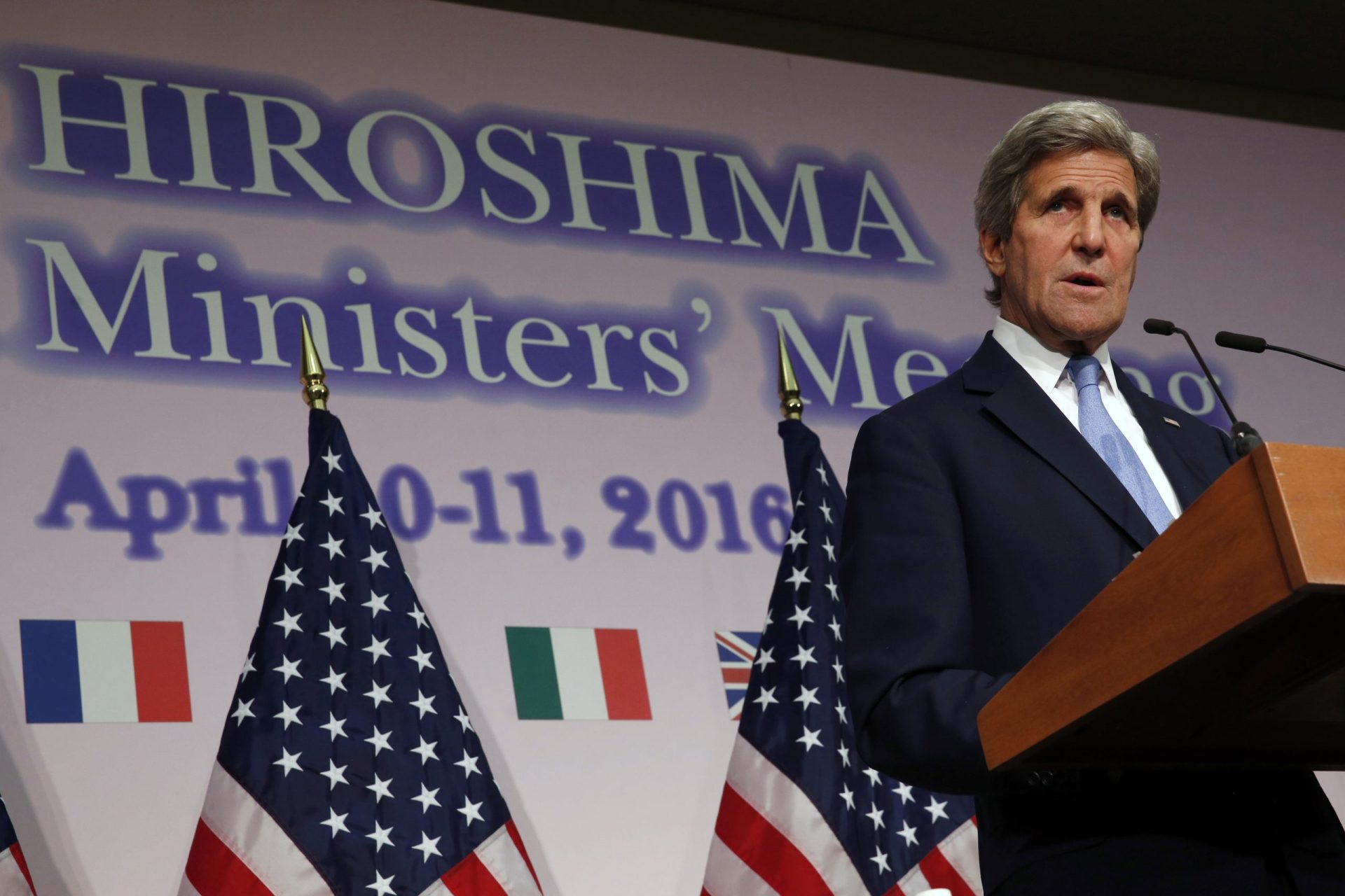 John Kerry faz visita história ao memorial de Hiroshima
