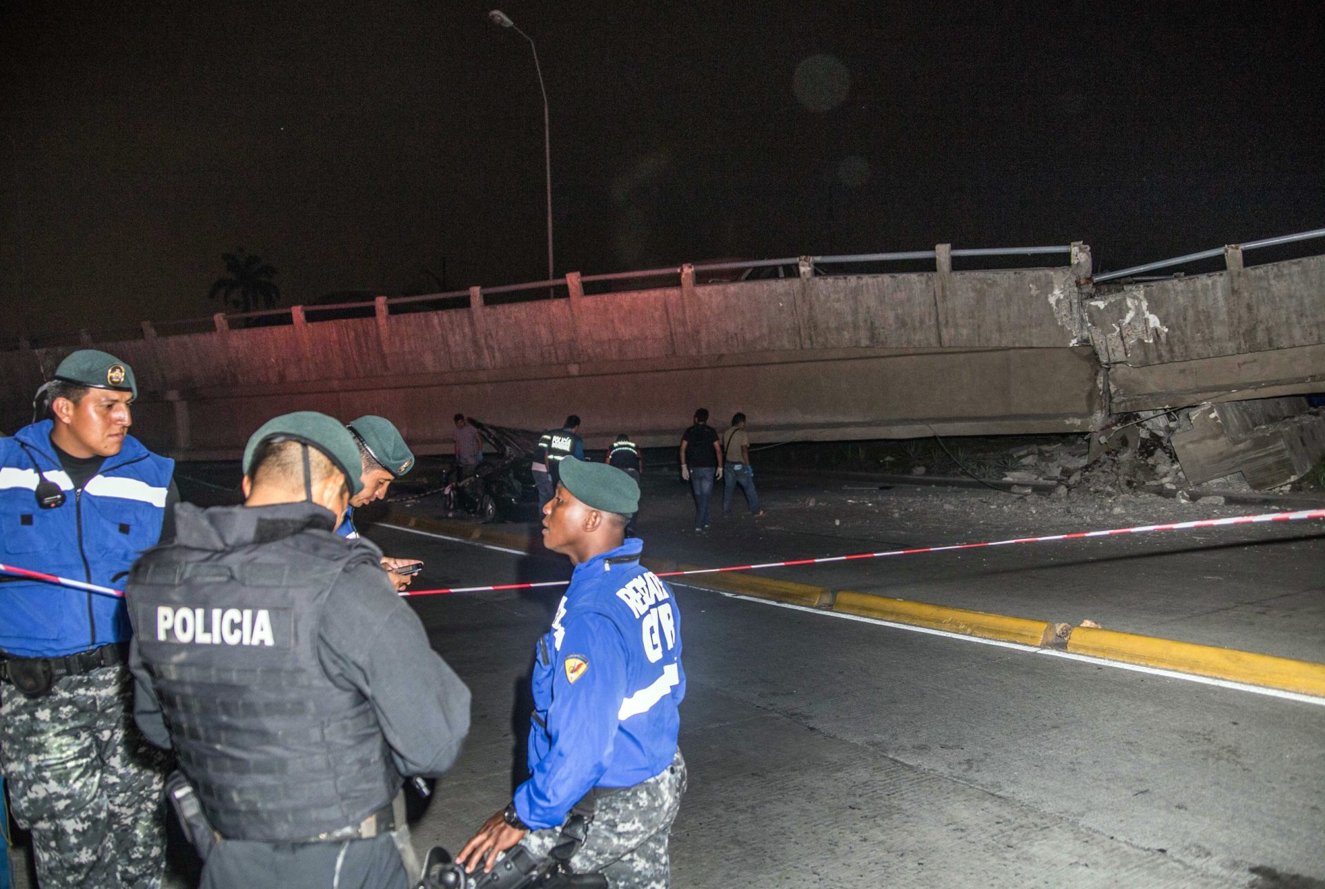 Sismo no Equador faz pelo menos 77 mortos