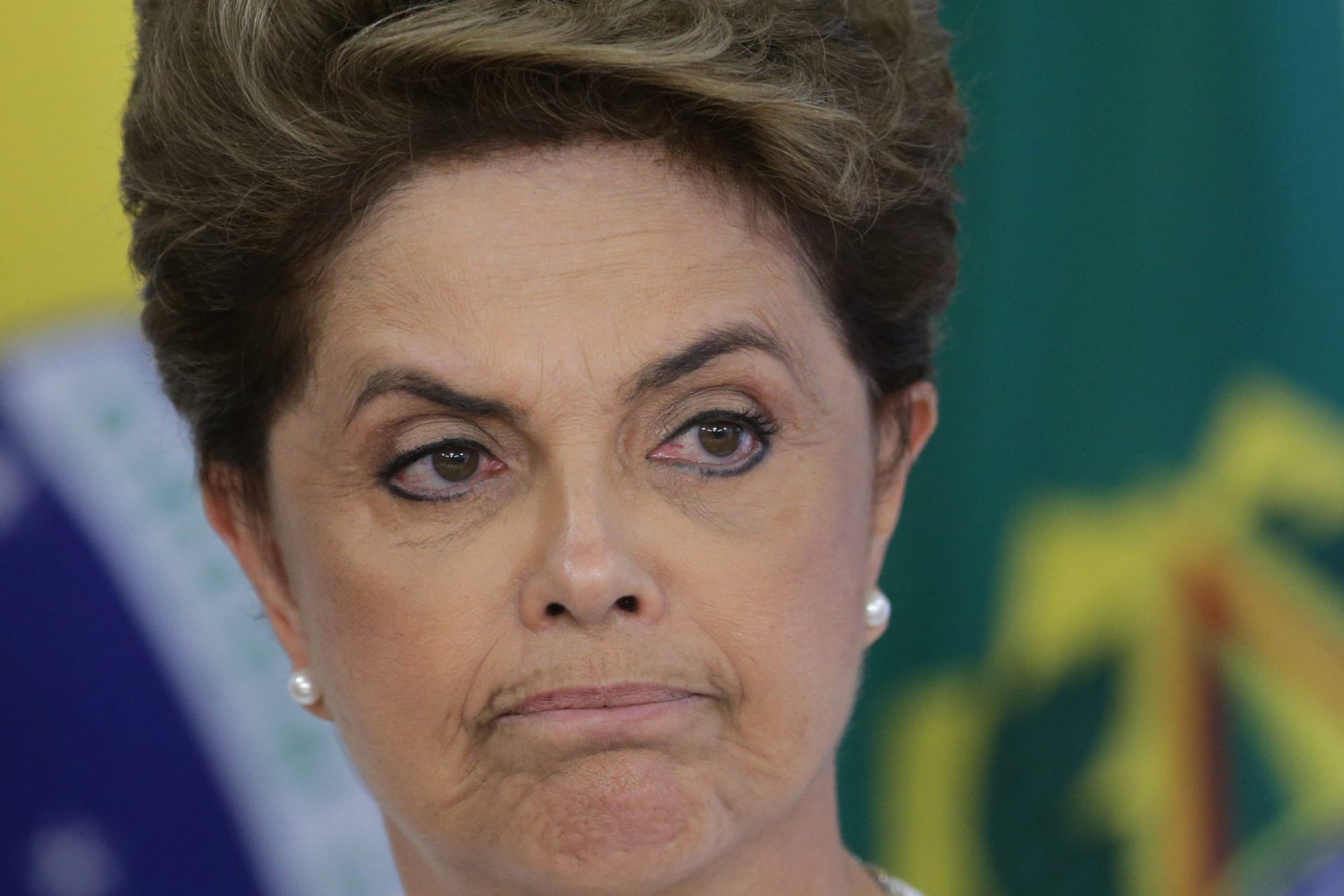 Dilma Rousseff mais longe do cargo