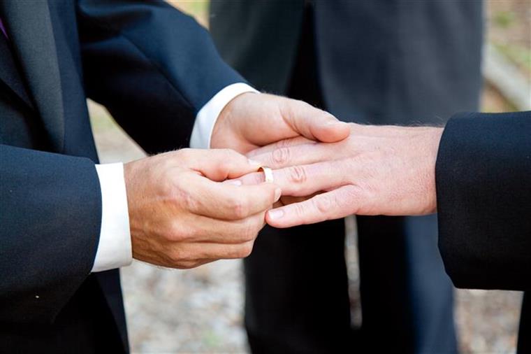 União de facto para casais homossexuais aprovada em Itália