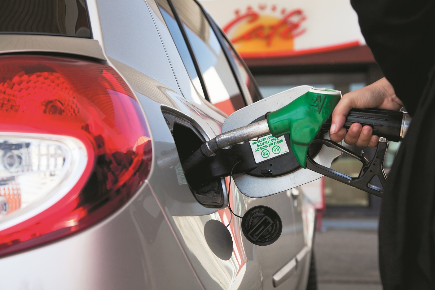Preço da gasolina e gasóleo com descida acentuada