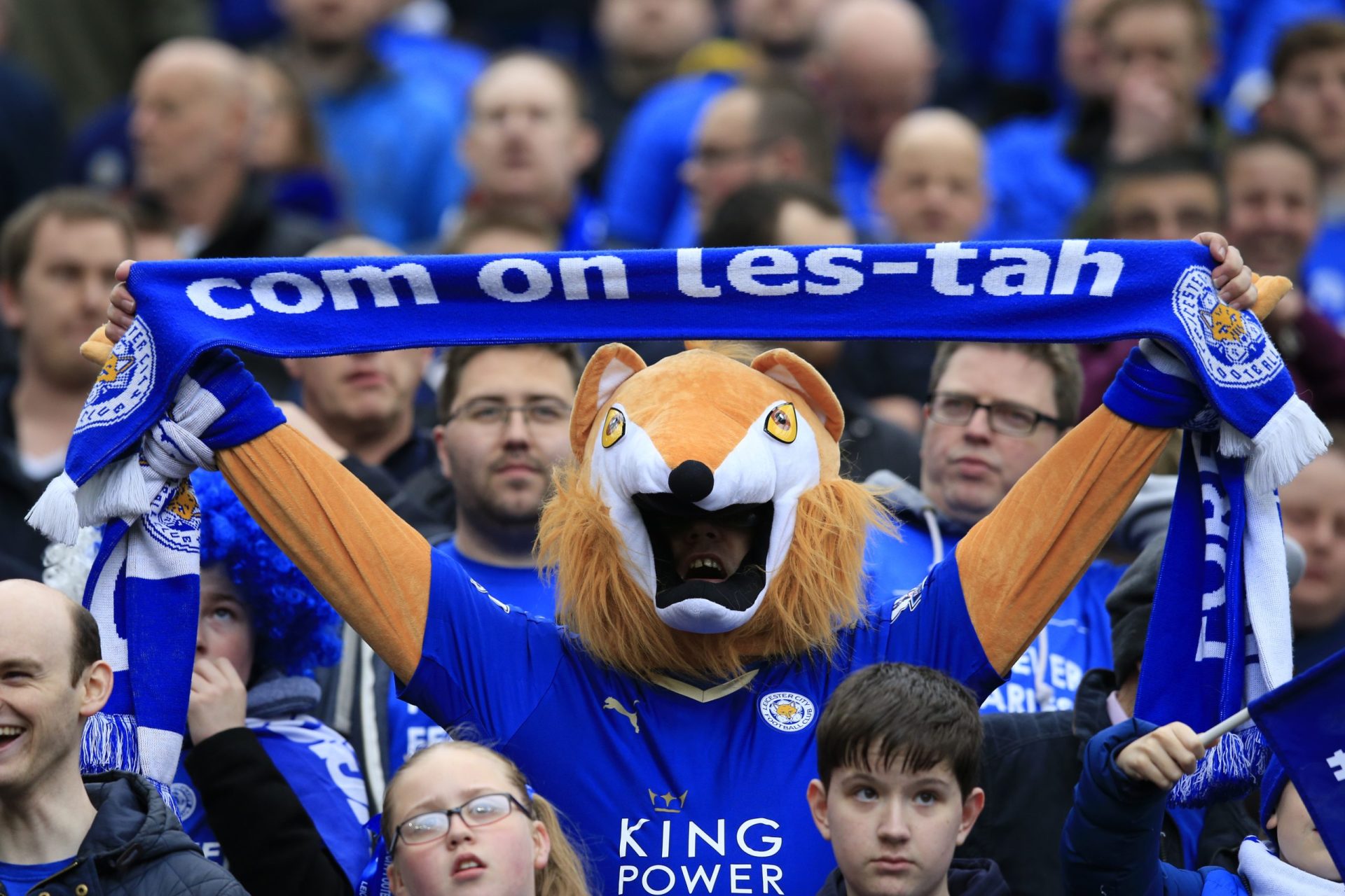 Leicester City adia festa do título após empate em Old Trafford