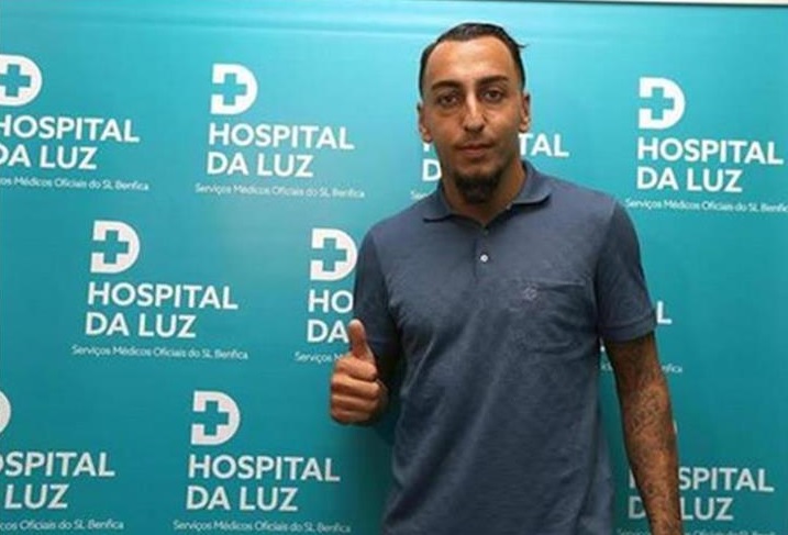 Mitroglou na Luz até 2020