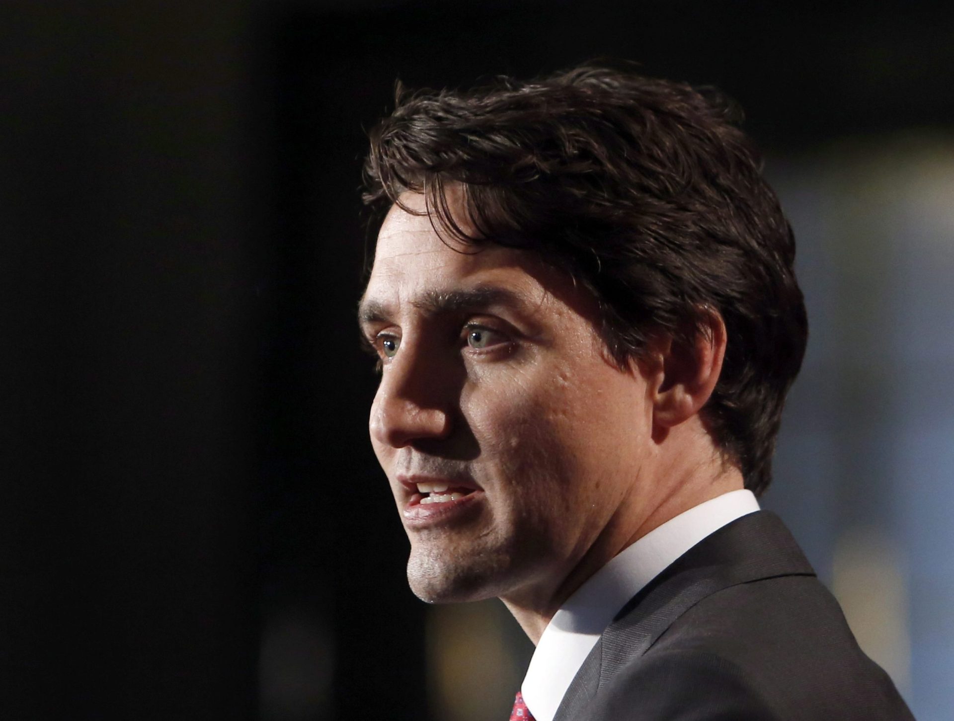 Canadá: Justin Trudeau deu cotovelada a deputada no parlamento [vídeo]
