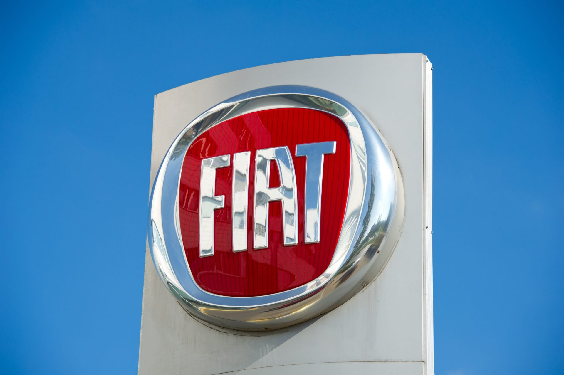 Fiat Chrysler também é suspeita de falsificar testes de emissão de poluentes