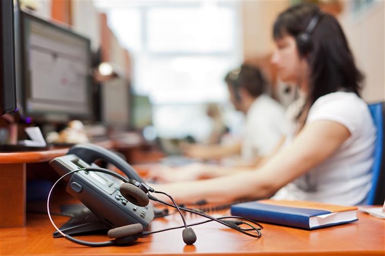Sabe qual é o ordenado médio dos trabalhadores de call center?