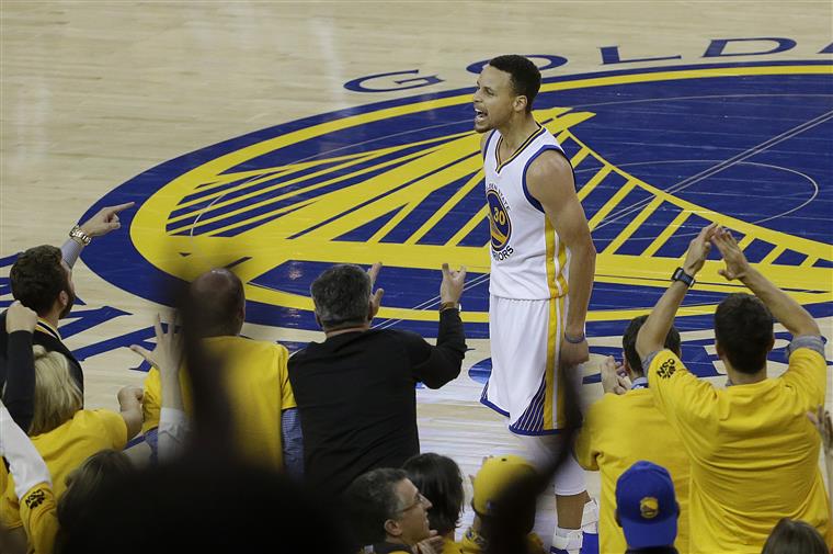 Curry e os Warriors gritaram: &#8220;Não vamos já para casa&#8221;