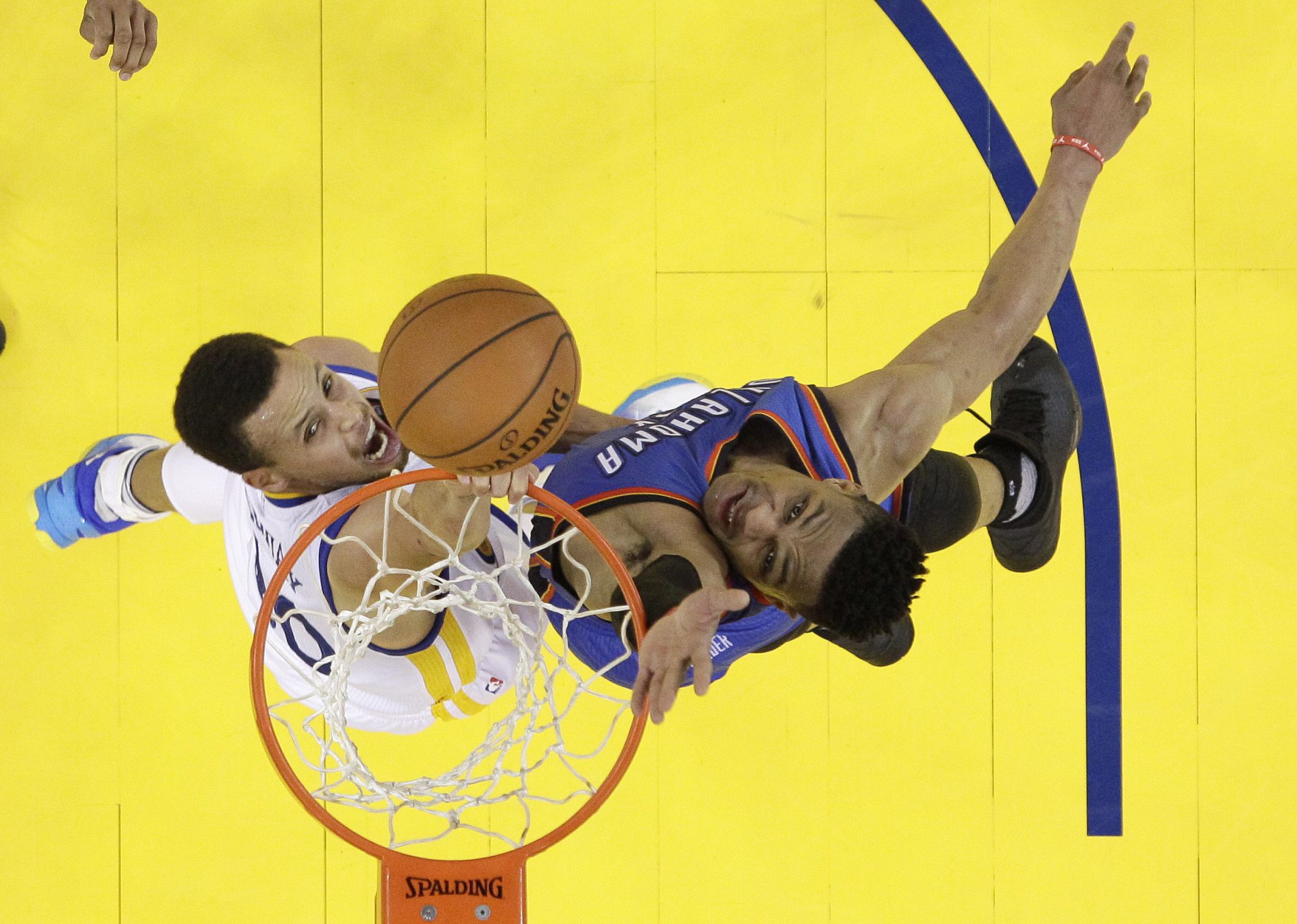 NBA: Warriors vencem Thunder e voltam a fazer história