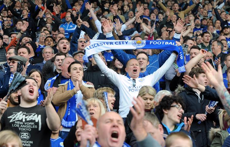 Chelsea e Tottenham multados no dia em que Leicester se tornou campeão