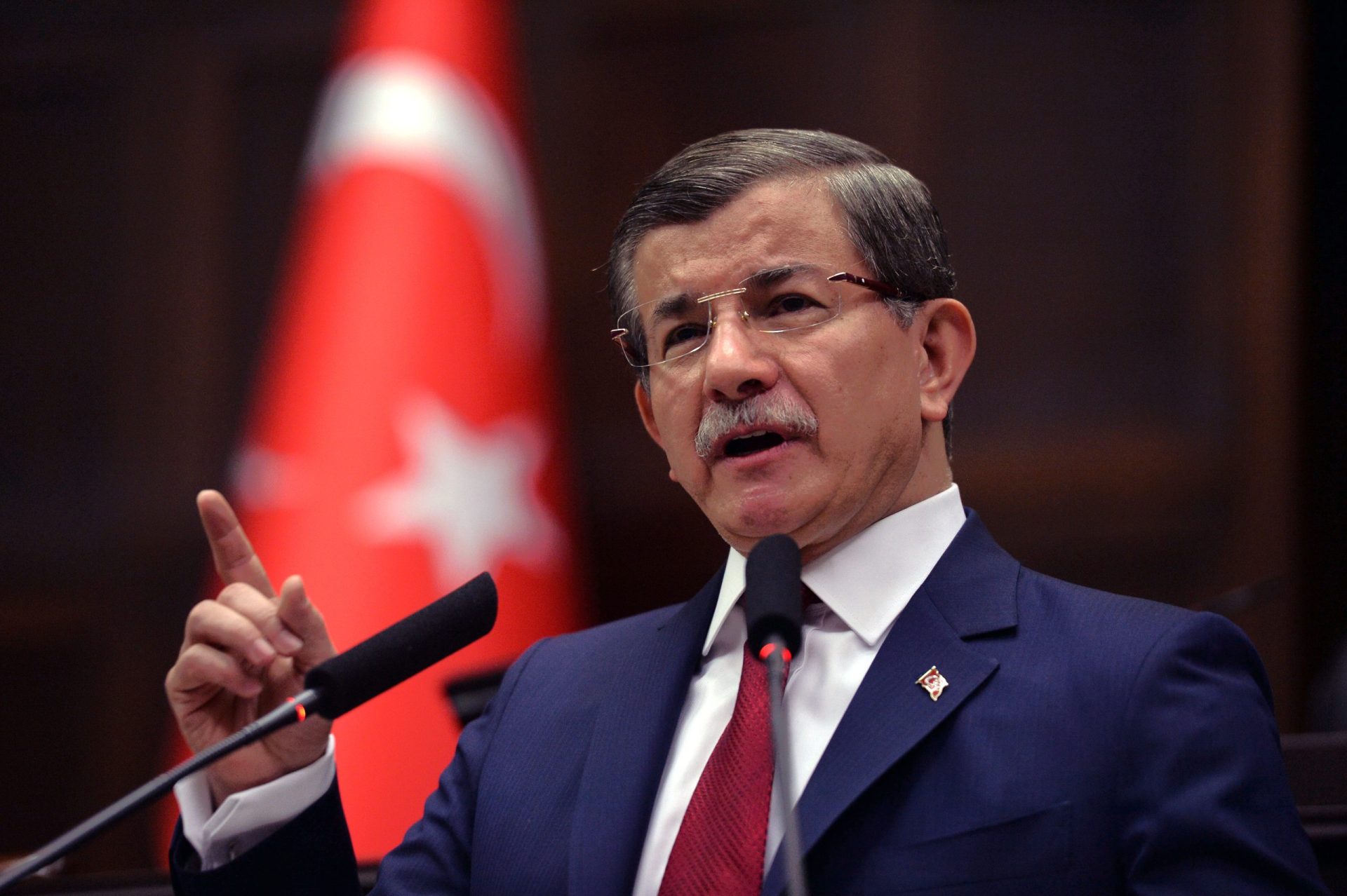 Primeiro-ministro da Turquia demite-se