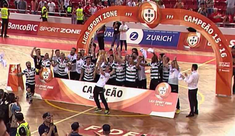 Sporting vence na Luz e festeja título de campeão de futsal