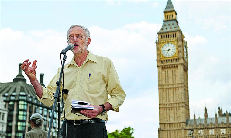 Corbyn fica ou sai? Líder da oposição fala hoje