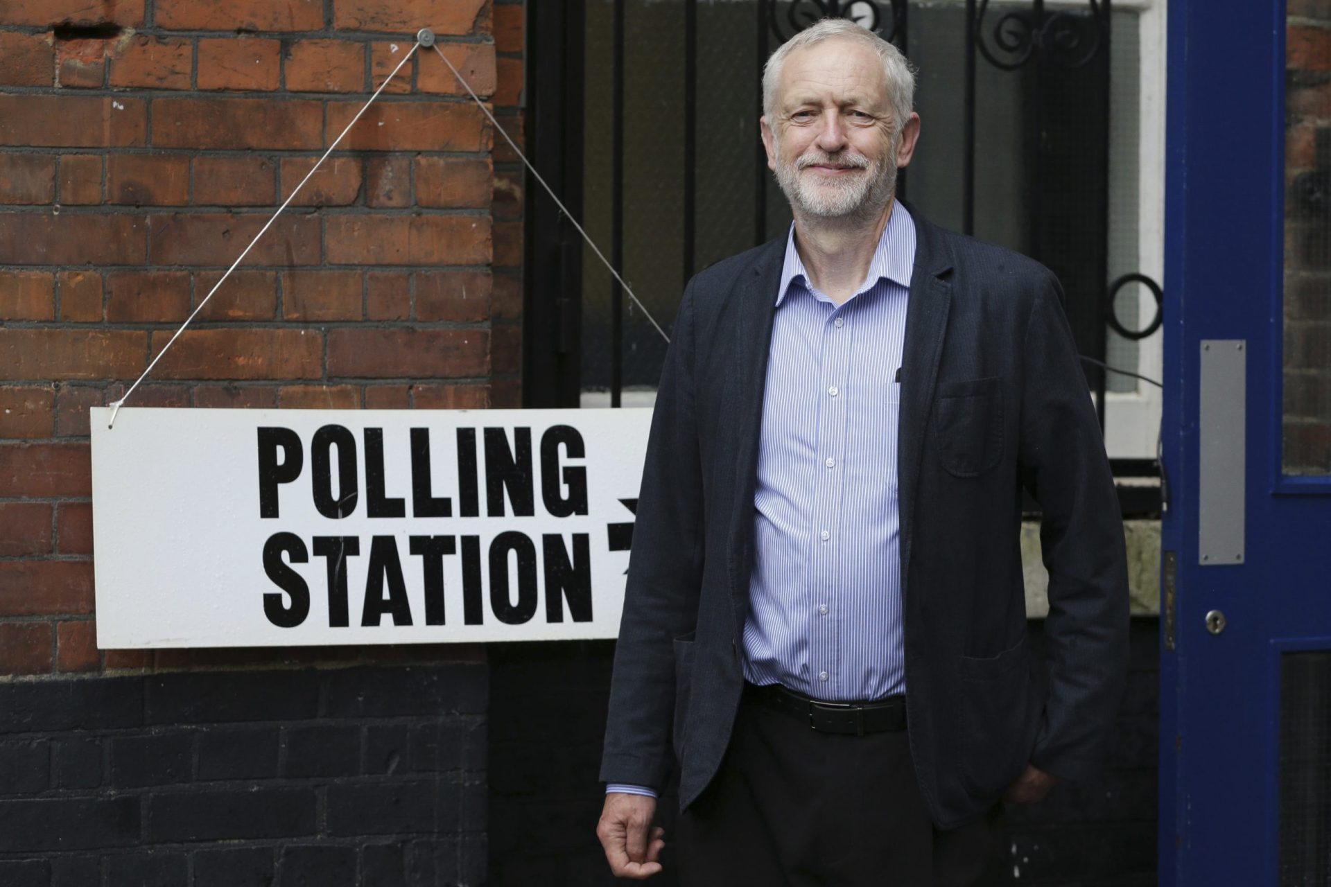 Labour: Angela Eagle candidata-se contra Corbyn