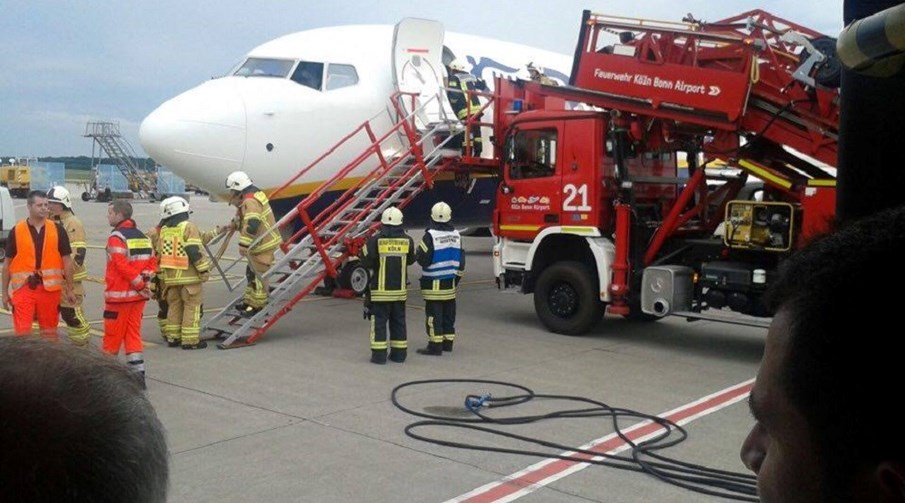 Avião com destino ao Porto aterra de emergência