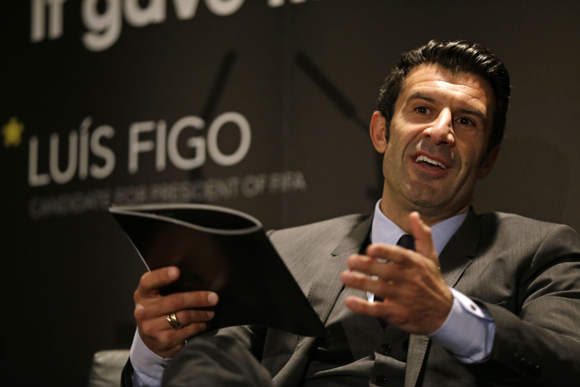 Luís Figo dá nome e experiência a torneio de futebol juvenil na Florida