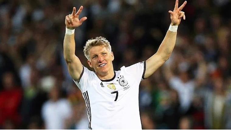 Schweinsteiger diz adeus a seleção alemã