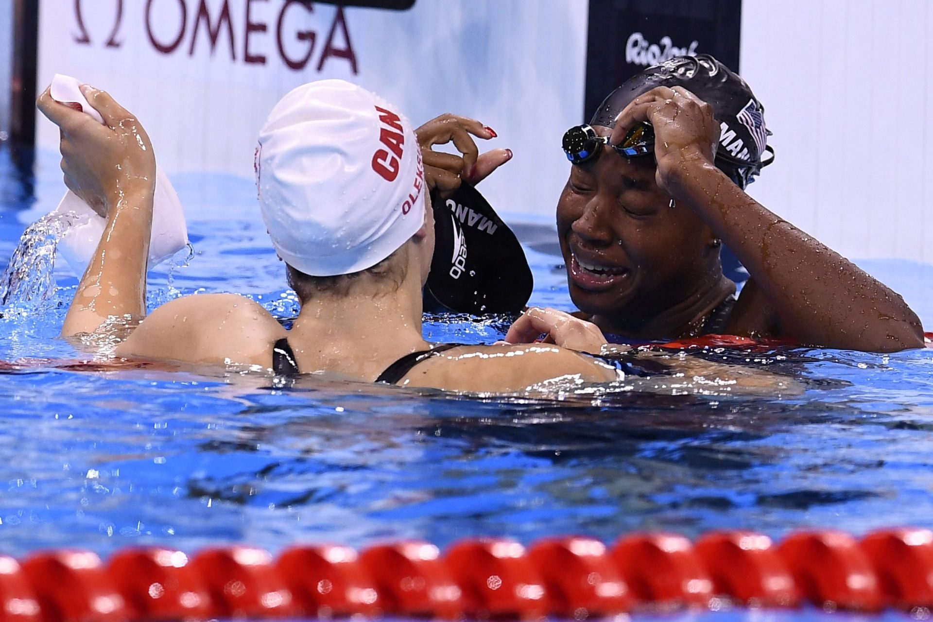 Final inédita na natação deixou Simone em lágrimas