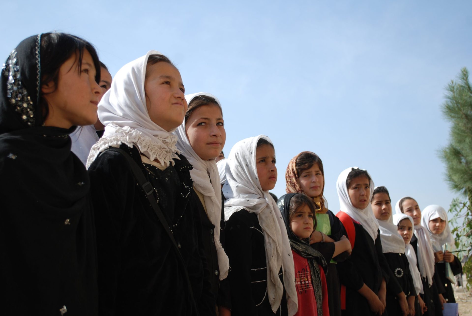 Afeganistão: rapariga finge ser rapaz para poder ir à escola