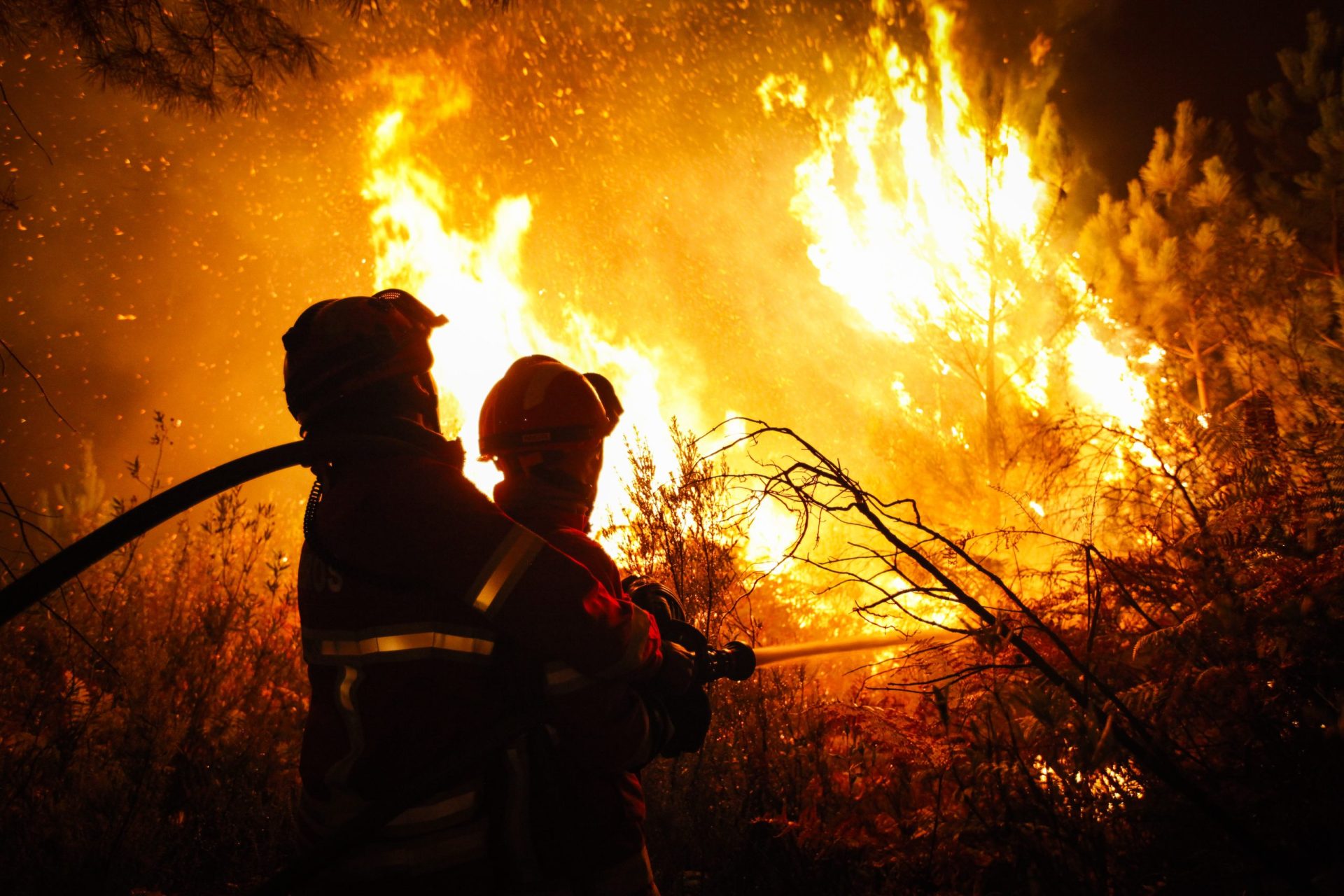 Incêndio em Abrantes não dá descanso a bombeiros e habitantes