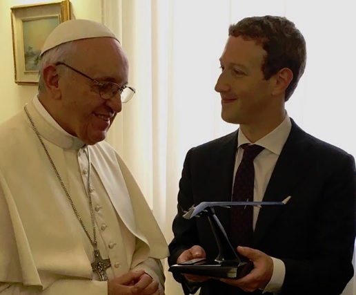 Zuckerberg oferece drone ao Papa