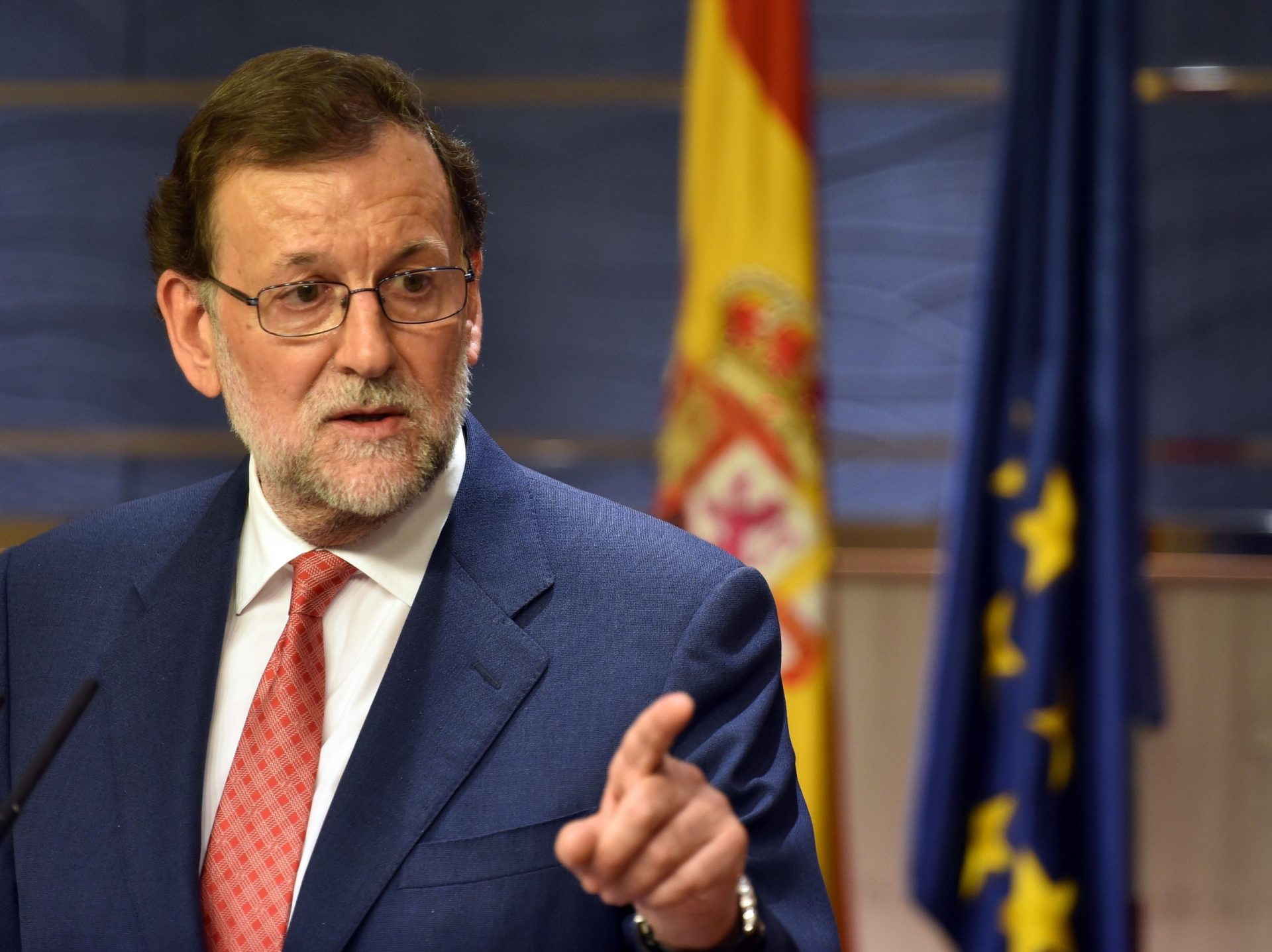 Rajoy e Sánchez repetem ridículo e já falam em novo voto