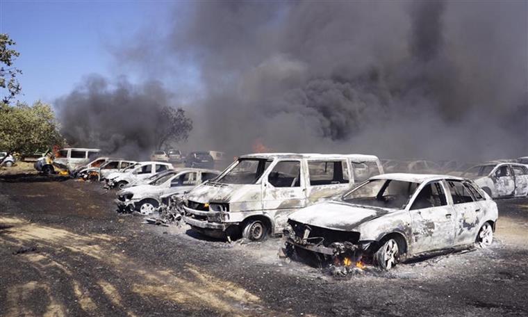 Carros incendiados no Andanças: seguradoras já pagaram um milhão