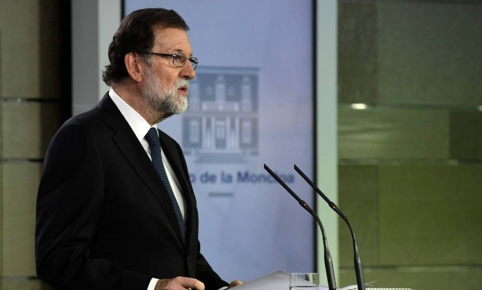 Rajoy pede a Puigdemont que esclareça se declarou independência